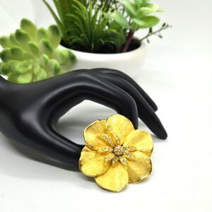 Brushed Gold Tone Rhinestone Flower Nice Quality Pin Brooch